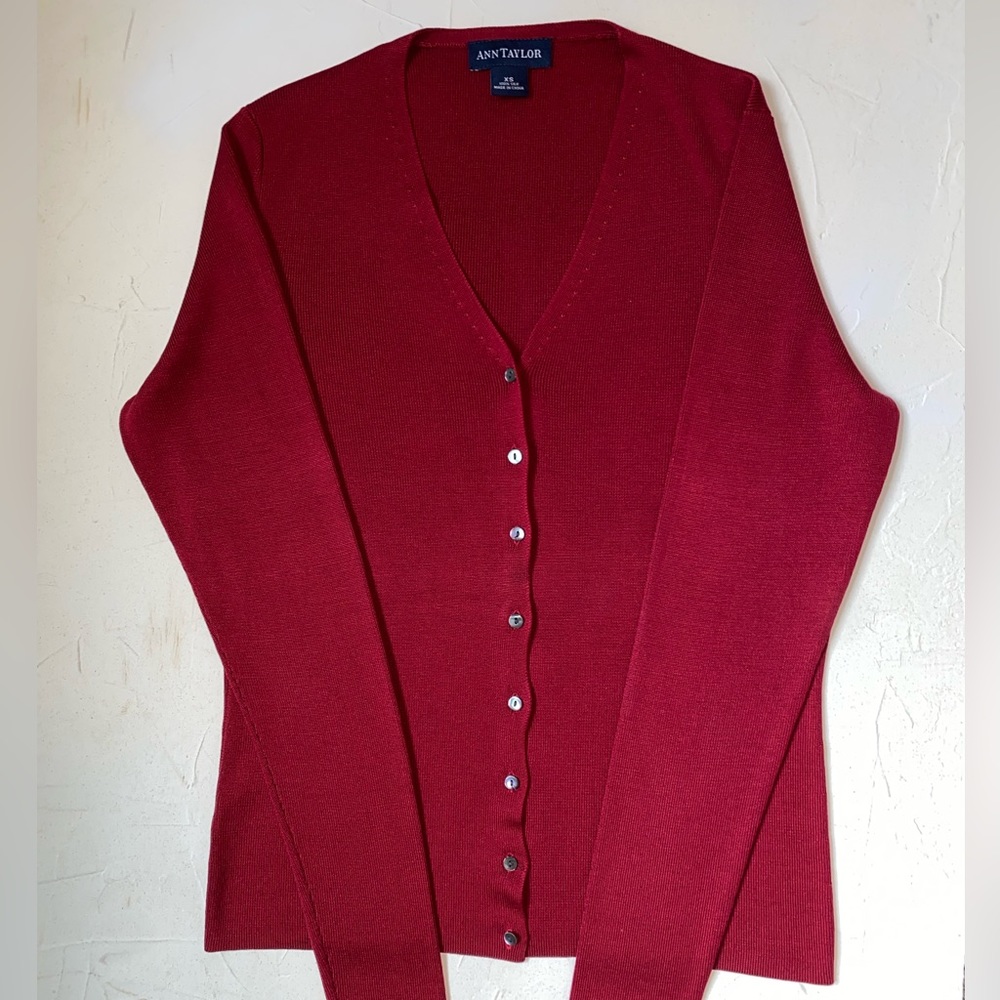 Ann Taylor Women’s Red Sweater Size XS.